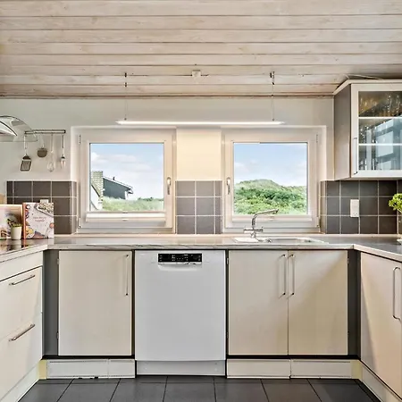 Casa de Férias Four-bedroom In Hvide Sande *