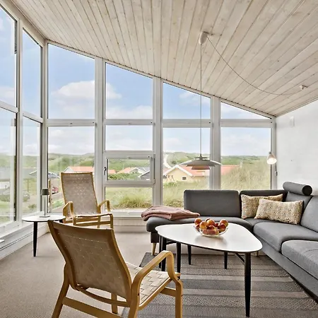 Casa de Férias Four-bedroom In Hvide Sande Bjerregård