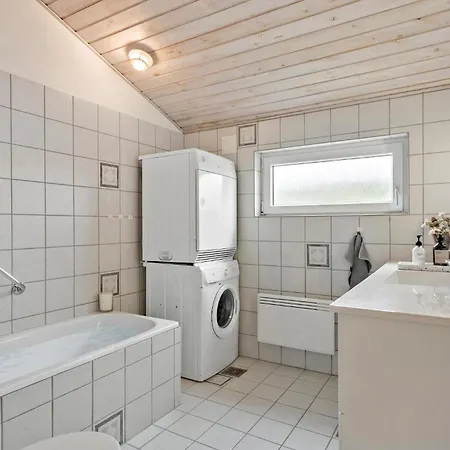 Дом отдыха Amazing In Hvide Sande With Sauna Bjerregard