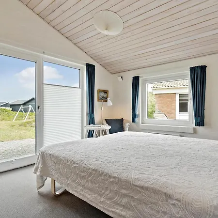 Four-bedroom In Hvide Sande * Bjerregård