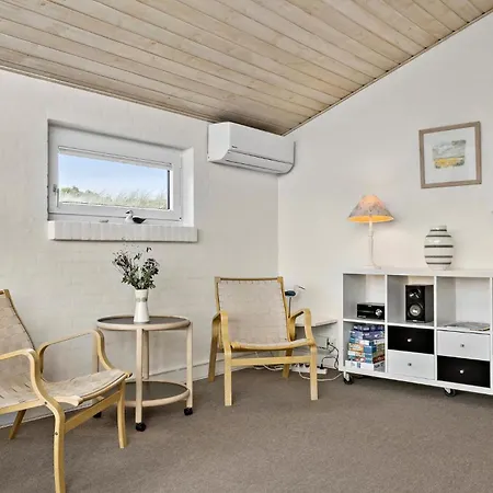 Four-bedroom In Hvide Sande Casa de Férias *