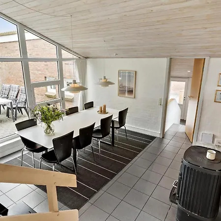 Casa de Férias Four-bedroom In Hvide Sande *
