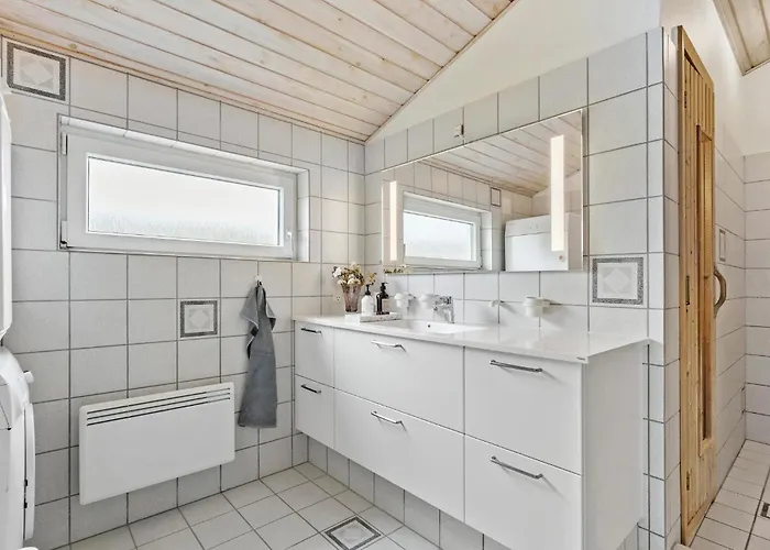 Four-bedroom In Hvide Sande 펜션 Bjerregård