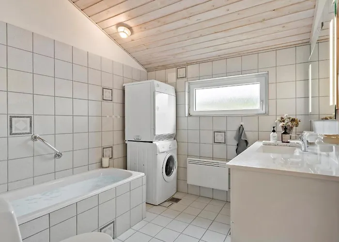 펜션 Four-bedroom In Hvide Sande Bjerregård