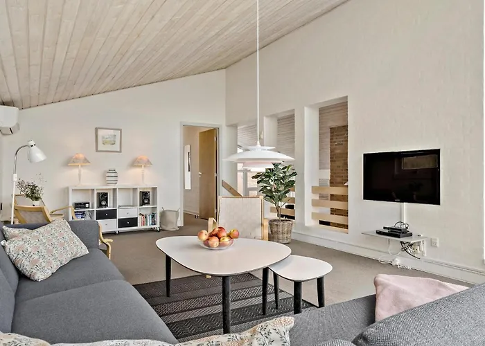 펜션 Four-bedroom In Hvide Sande Bjerregård